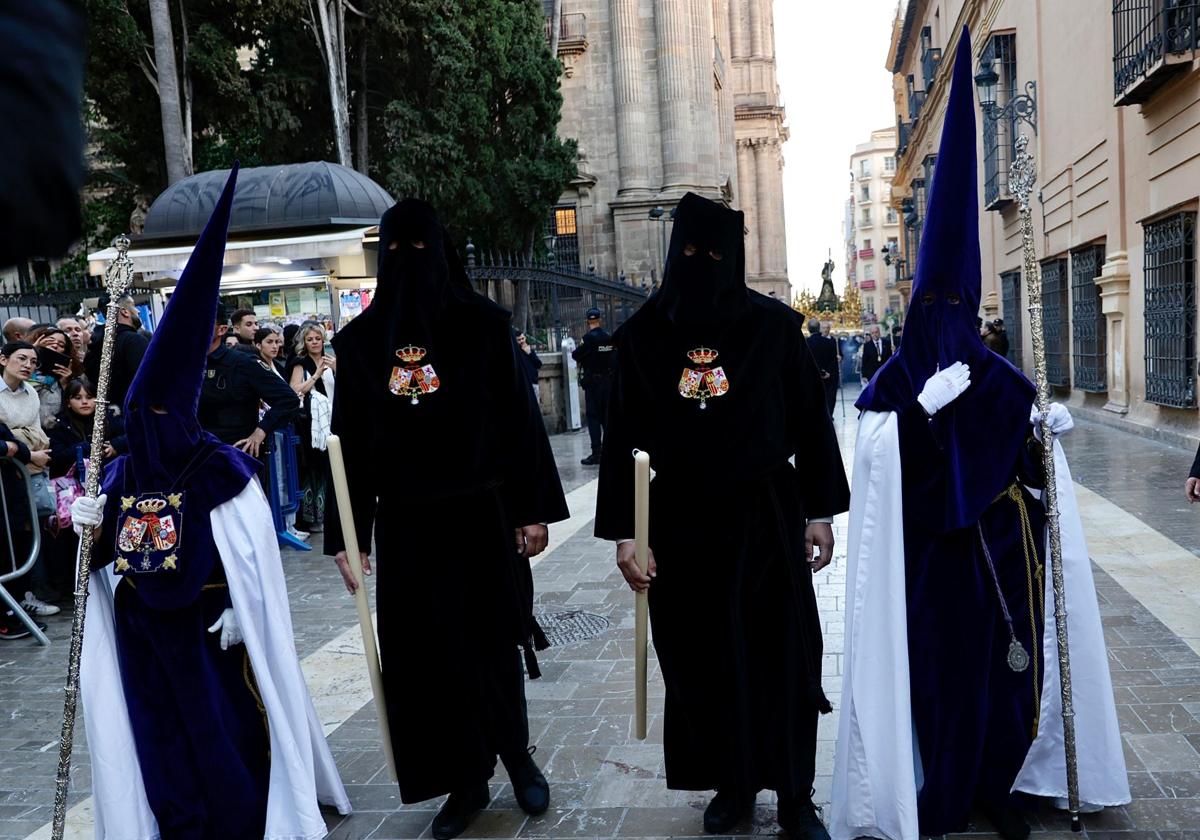 Malaga brotherhood frees two prisoners in 18th-century Holy Wednesday tradition