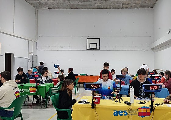 Speedcubers during the competition in La Viñuela.