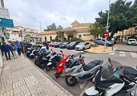 View of Calle Mercurio, in front of the health centre.