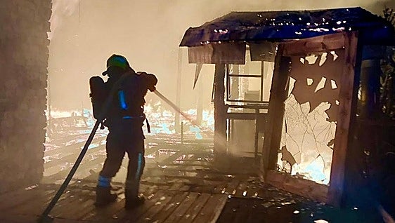 Huge blaze totally guts popular Costa del Sol beach bar, in photos and video