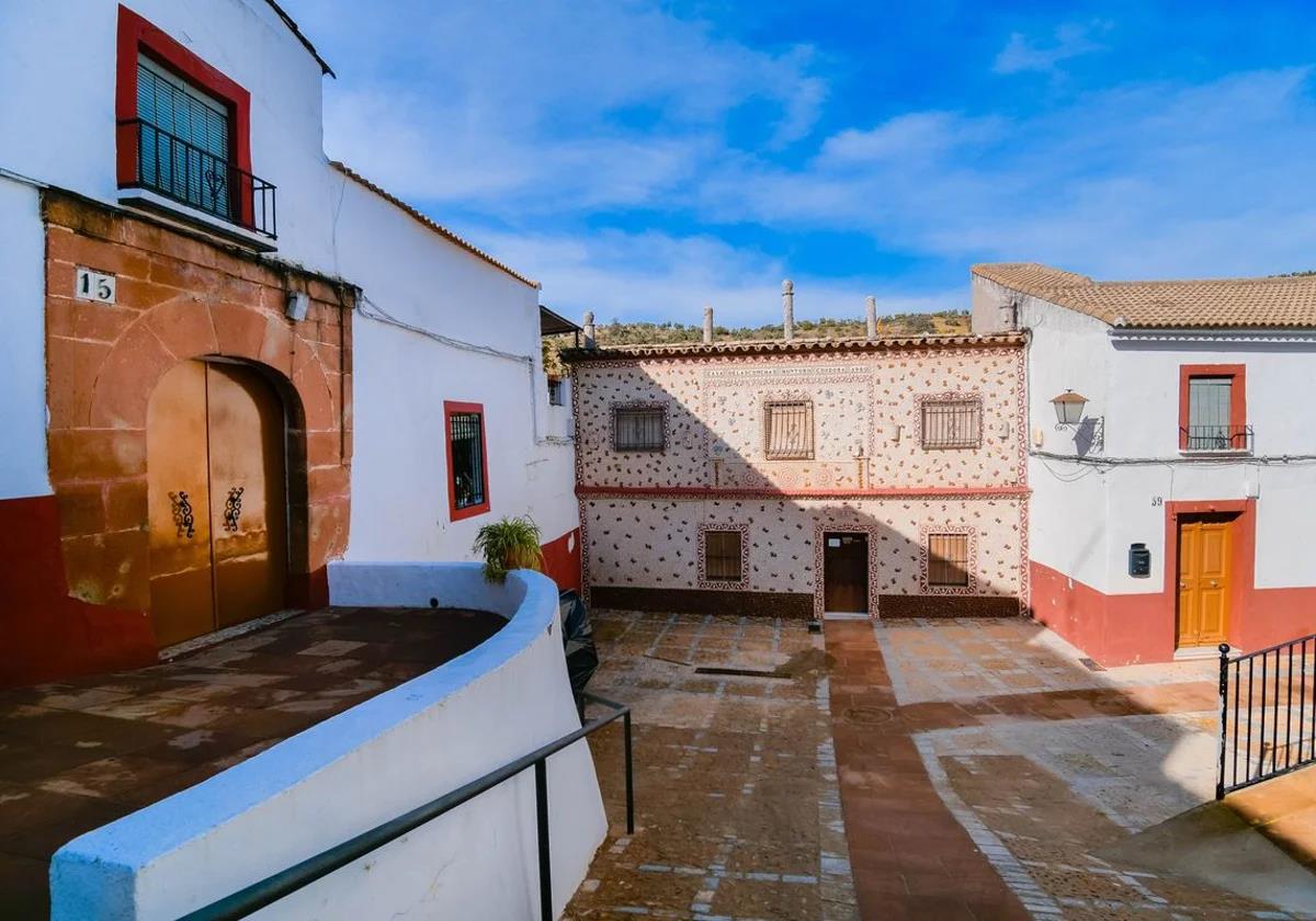 A jewel of the ocean: the unique house in Spain that is decorated with 45 million sea shells