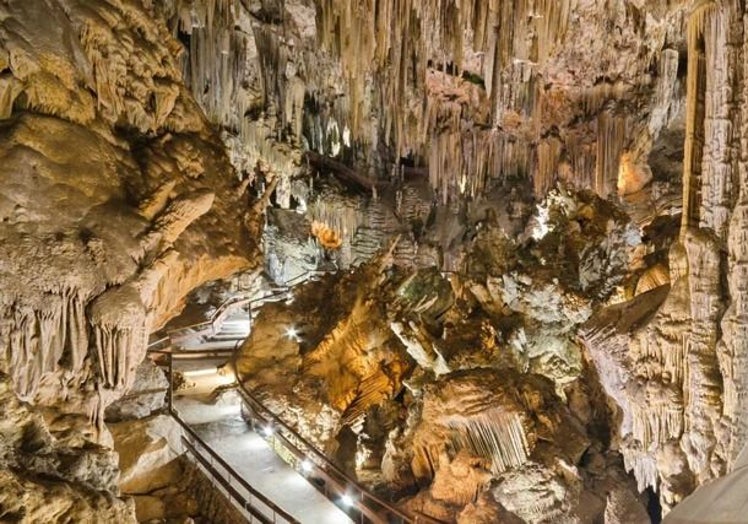 Image of the interior of the Nerja Cave.