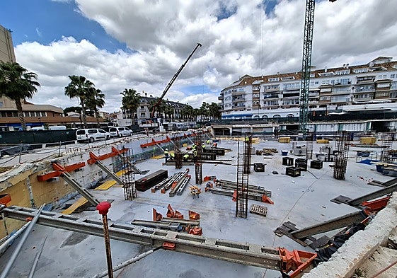 Work on Mercacentro resumed on 1 April.