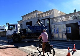 The renovation works of the old Aresbank building have sparked controversy among some local residents.
