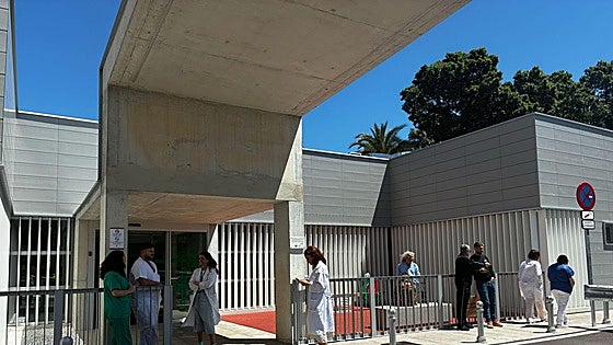 Operating theatres and the most important units of Malaga's hospitals continue to operate with generators