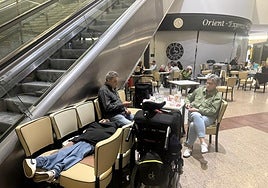 Mario, in the foreground, with his parents, Mercedes and Juan, at Malaga station.