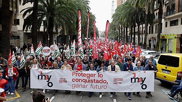 Thousands of people take to the streets in Malaga to defend labour rights won in the face of the ultra-right wave