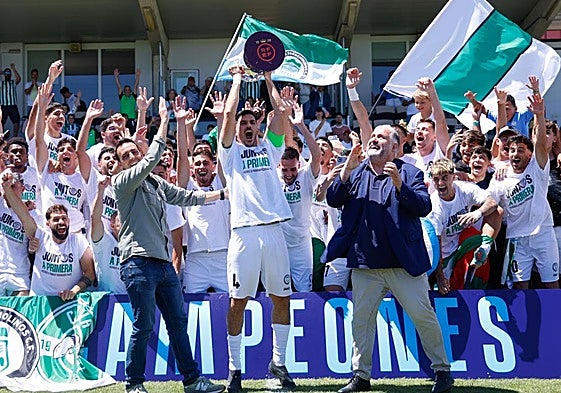 Torremolinos players and officials celebrating on Sunday.