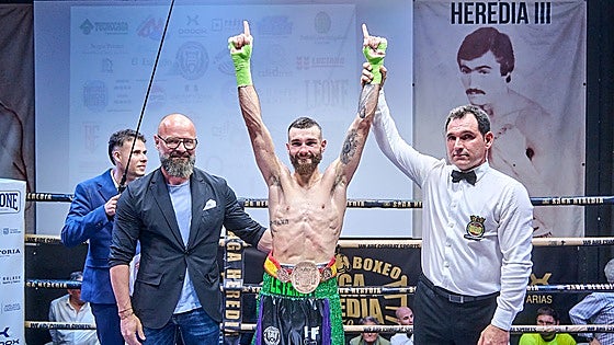 Malaga's Rubén Gil proclaimed new Spanish featherweight champion