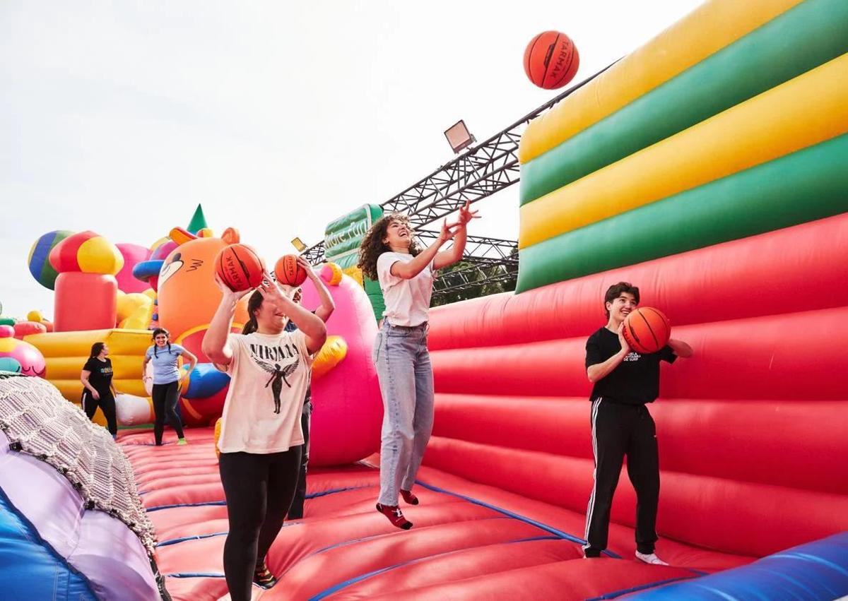 Imagen secundaria 1 - The biggest inflatable playground in the world lands in the south of Spain