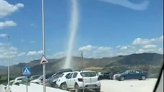 Video: This was the moment a spectacular whirlwind surprised drivers in a Malaga town