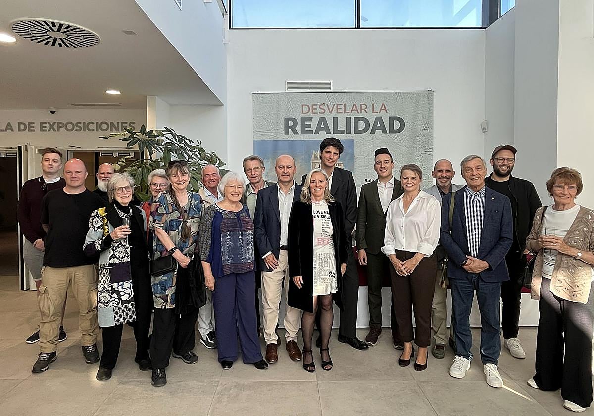 Imagen principal - Costa Press Club members advised to 'watch this space'