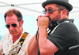Blues musicians Victor Sánchez and Paul Stylianou.