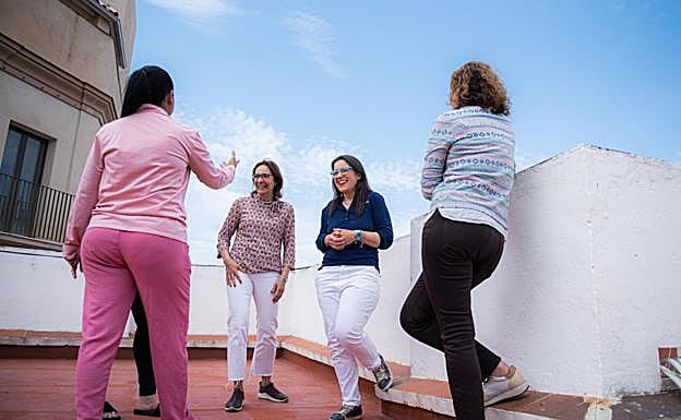 Andrea, in the foreground, together with the Caritas project leaders, on the roof of the building.