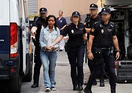 Ana Julia Quezada, escorted to her trial by police officers.