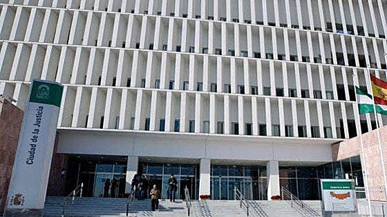 Eighteen-month prison sentence for attempting to burgle two shops in Estepona