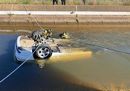 Tragedy as three young men die after their vehicle plunges into canal in south of Spain