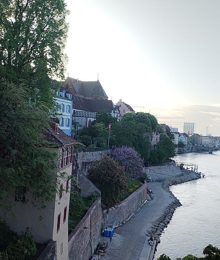 Imagen secundaria 2 - Basel in the evening.