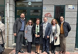 Evaristo Guerra, with his wife, María Adela Pareja, and two of his children, Antonio and Lola, in the small town in Ávila.