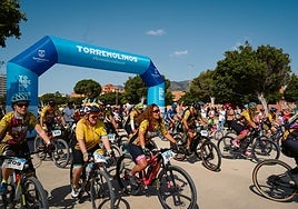 The cyclists set off on their route from the start line in Torremolinos.