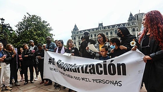 Spanish government examines regularisation of migrants