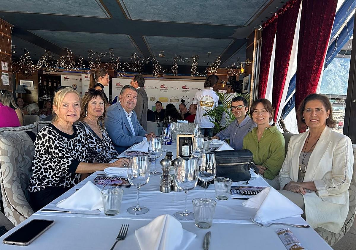 Imagen principal - Marbella nationalities summit focuses on elderly community