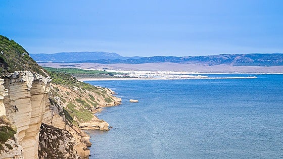 The dreamy hiking trail in Cadiz that runs between cliffs and incredible beaches