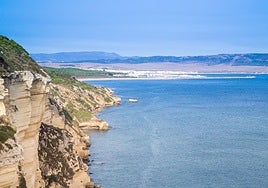 The dreamy hiking trail in Cadiz that runs between cliffs and incredible beaches