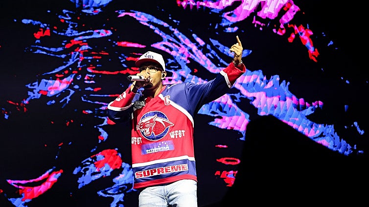 Myke Towers: the 'panther of reggaeton' who made a crowd of almost 20,000 people roar on the Costa