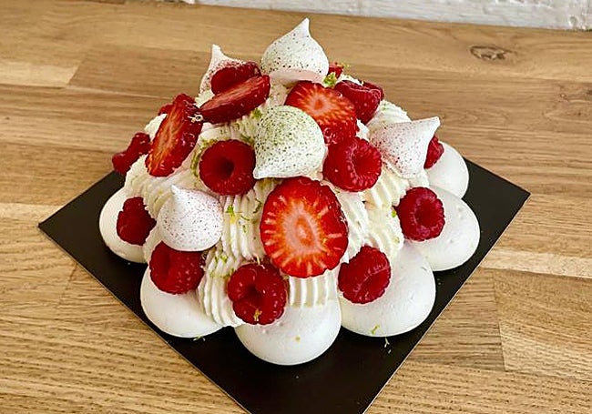 Pavlova in Sueño Pastelería Francesa.