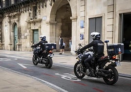 Two National Police officers in Alicante.