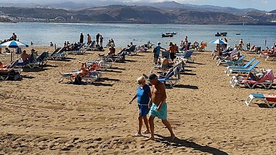 Number of foreign holidaymakers visiting Spain soared 10% in April and they spent a whopping 10.8 billion euros
