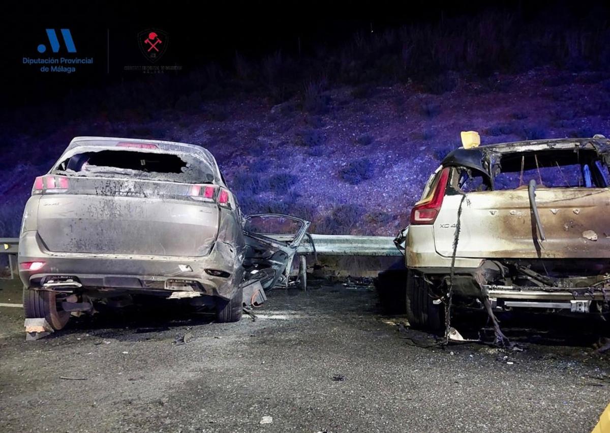Imagen secundaria 1 - Four dead in fireball crash after police chase on Costa del Sol motorway following pharmacy robbery