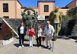 The King and Queen of Norway, Harald V and Sonia, pay tribute to the explorer Thor Heyerdahl, who studied six pyramids in Güímar.