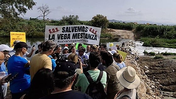 Demonstrators hold up progress on future Guadalhorce river wastewater plant