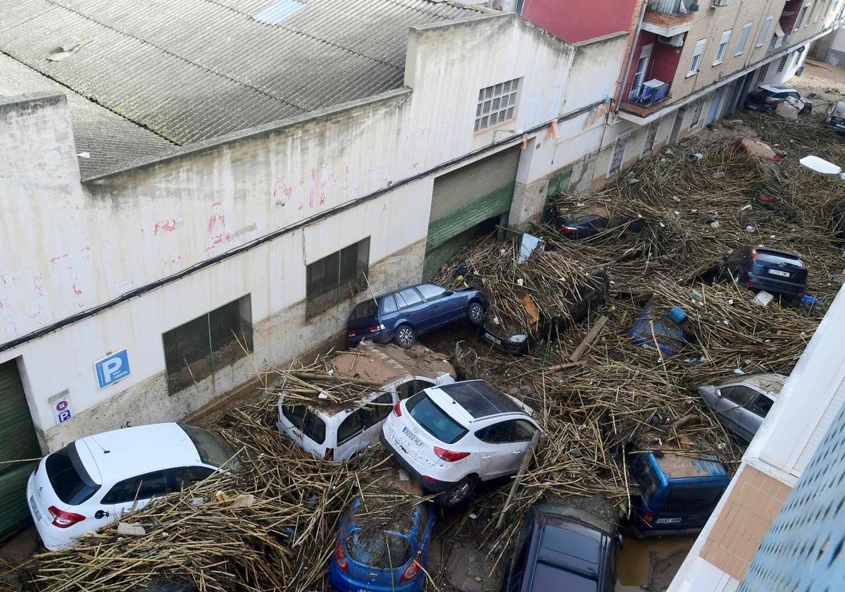 The floods caused by the 'dana' in Spain's Valencia region left thousands of cars piled up and wrecked in the streets.