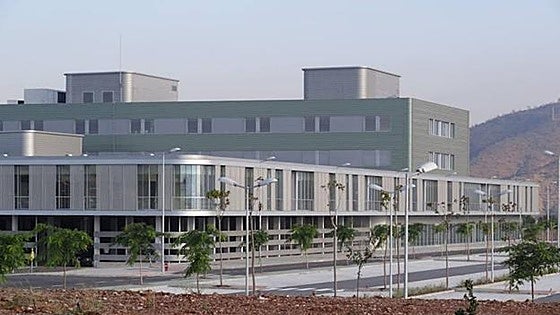 Staff union claims that patients of hospital in Malaga town had to share rooms with deceased persons 'for hours'
