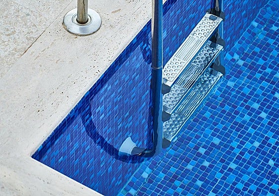 Foreign man dies in community swimming pool on the Costa del Sol