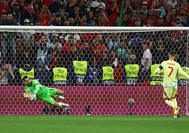 Diogo Costa saves Álvaro Morata's penalty in the shootout.