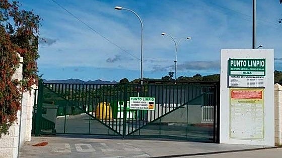 Father and his 15-year-old son arrested for theft after sneaking into Mijas recycling centre