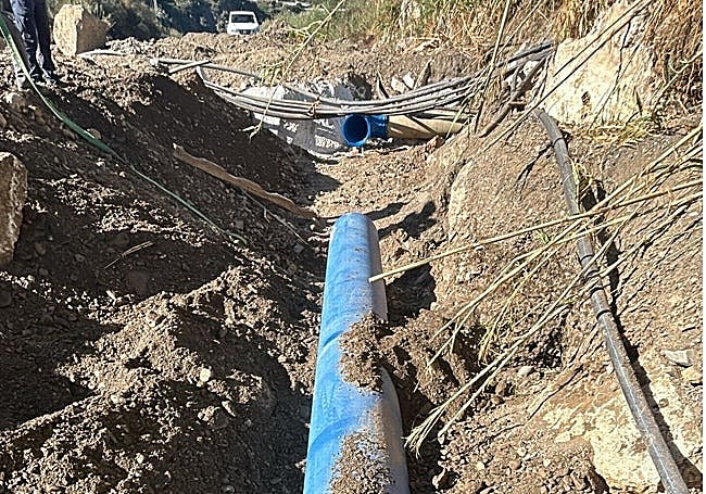 Pipe repairs in Benamargosa.