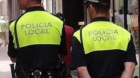 Father and son refuse to pay bar bill and assault police officer in inland Malaga town restaurant
