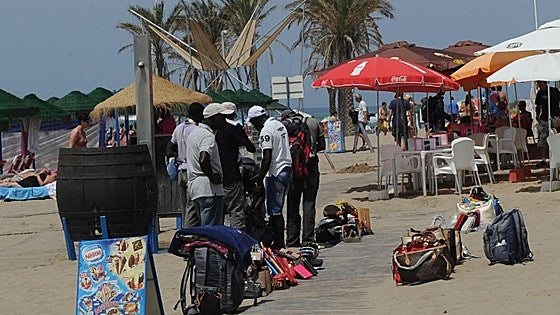 Marbella police seize 12,300 fake designer-brand goods from illegal street vendors