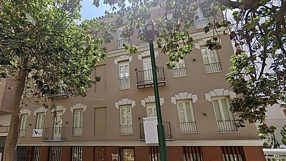 What has happened to tighter regulation as number of planned tourist apartment buildings in Malaga continues to grow?