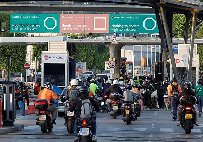 The busy border crossing.