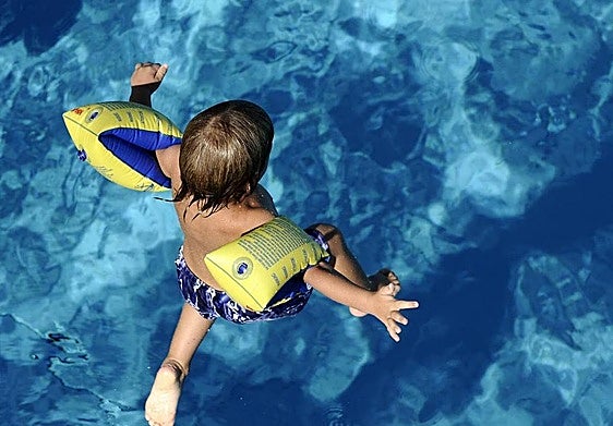 The colour of your child's swimming costume could help save their life: one is a lot more dangerous