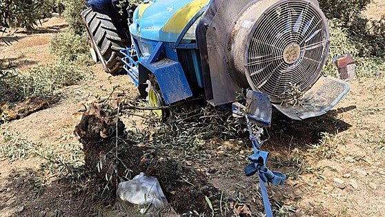 Archidona man dies when tractor overturns in north of Malaga province