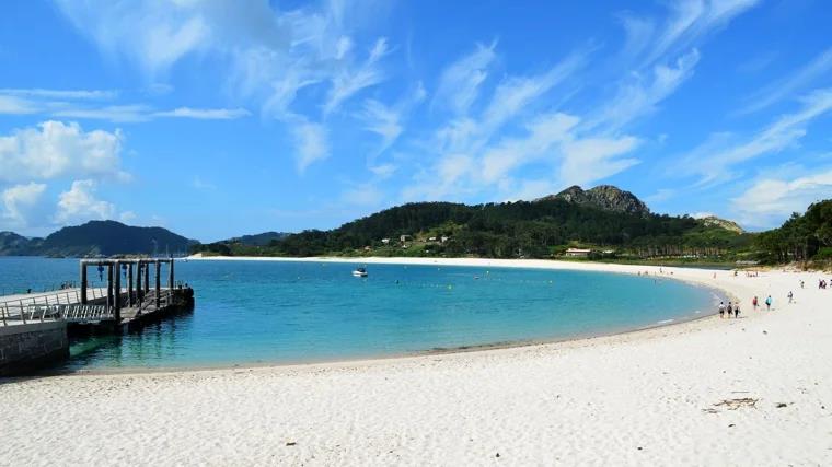 It is an easily accessible beach because it is right beside the Rodas pier.