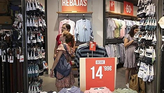 When do the summer sales start this year at Zara, Mango, Pull & Bear and the other main fashion chains?