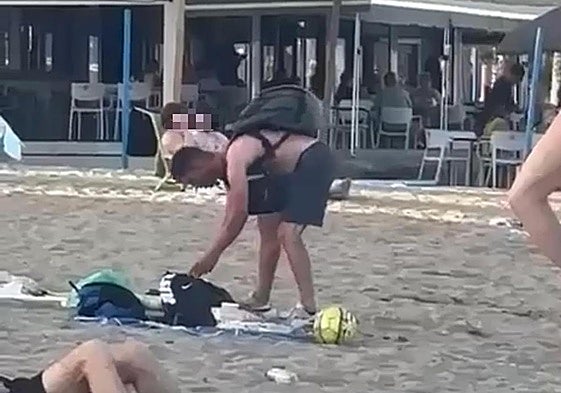 Residents corner thieves and recover phones stolen from teenagers on Huelin beach